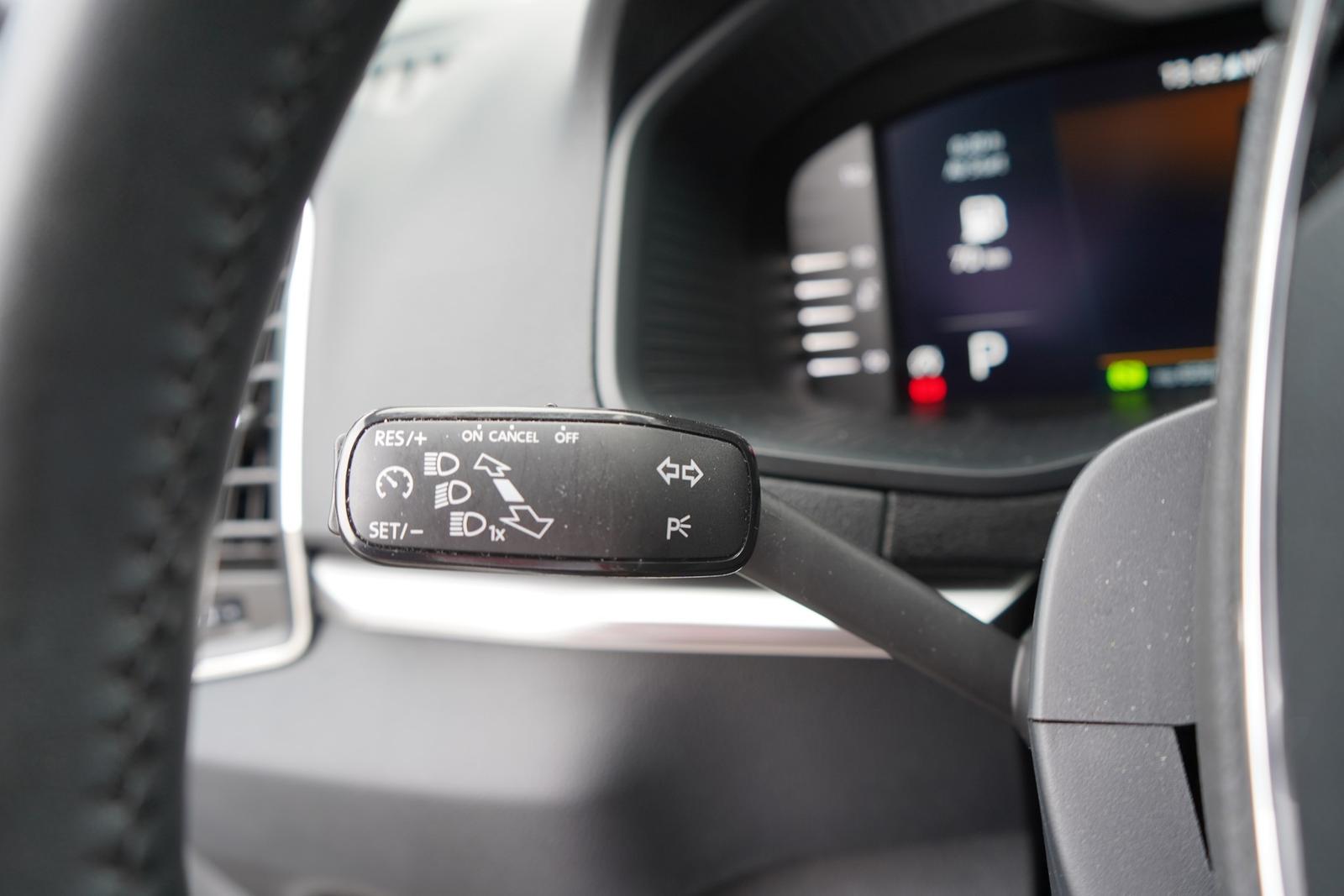 Skoda Karoq 1.5 TSI Tour DSG LED Navi Kamera PDC DAB