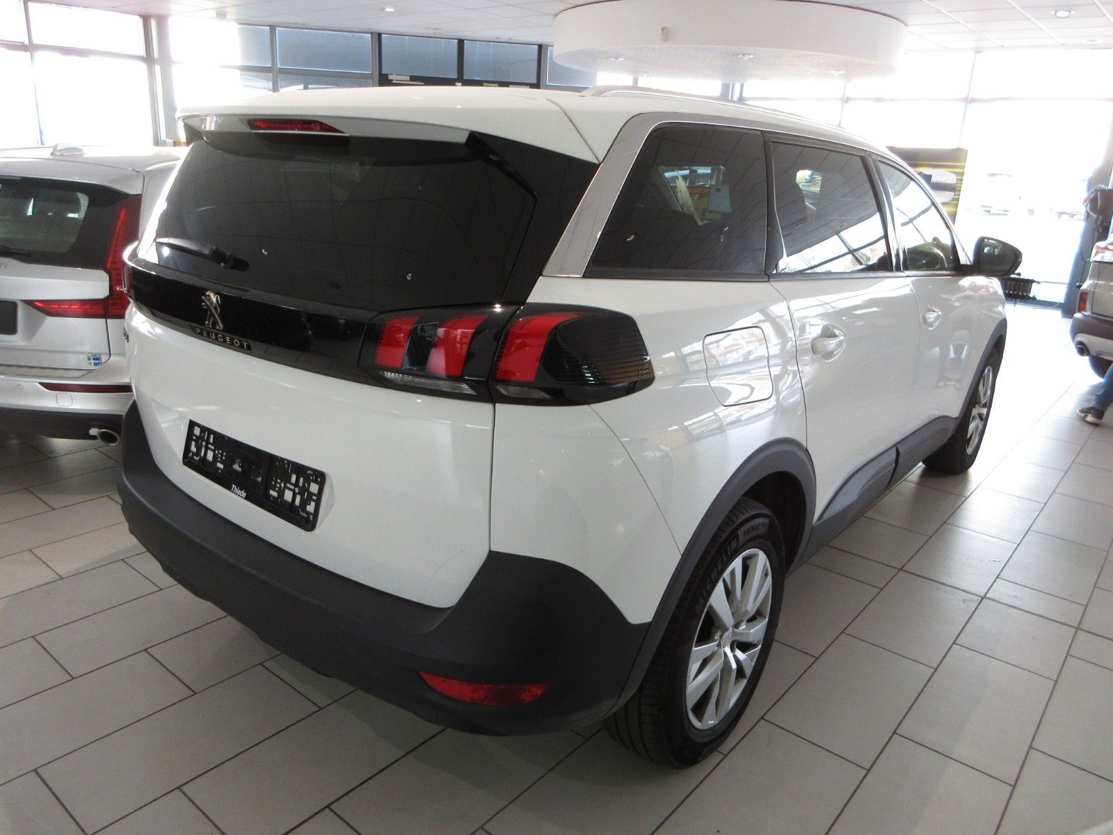 Fahrzeugabbildung Peugeot 5008 Active 1.2T NAVI/PDC/VIRTUAL/7-SITZER
