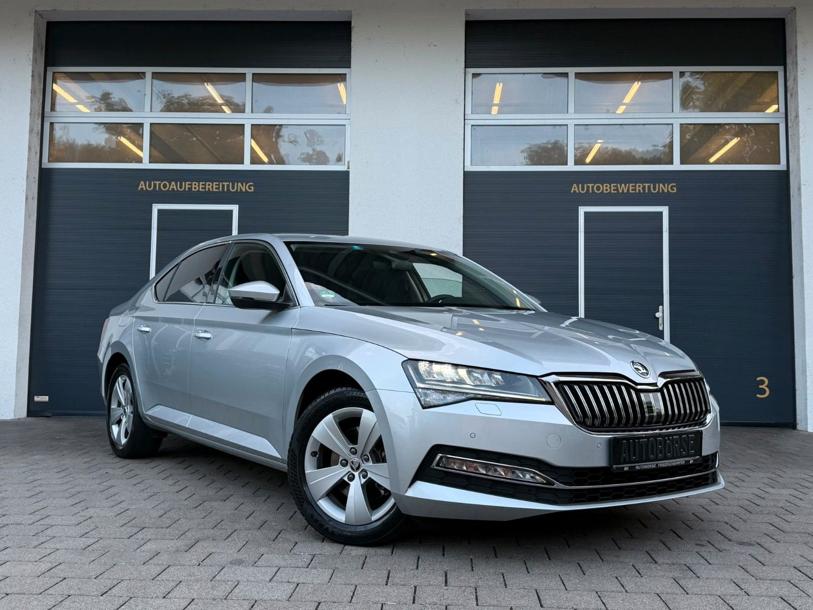 Skoda Superb 2.0 TDi Lim. DSG*Style*1.Hand*LED*Navi*SH imagem 2