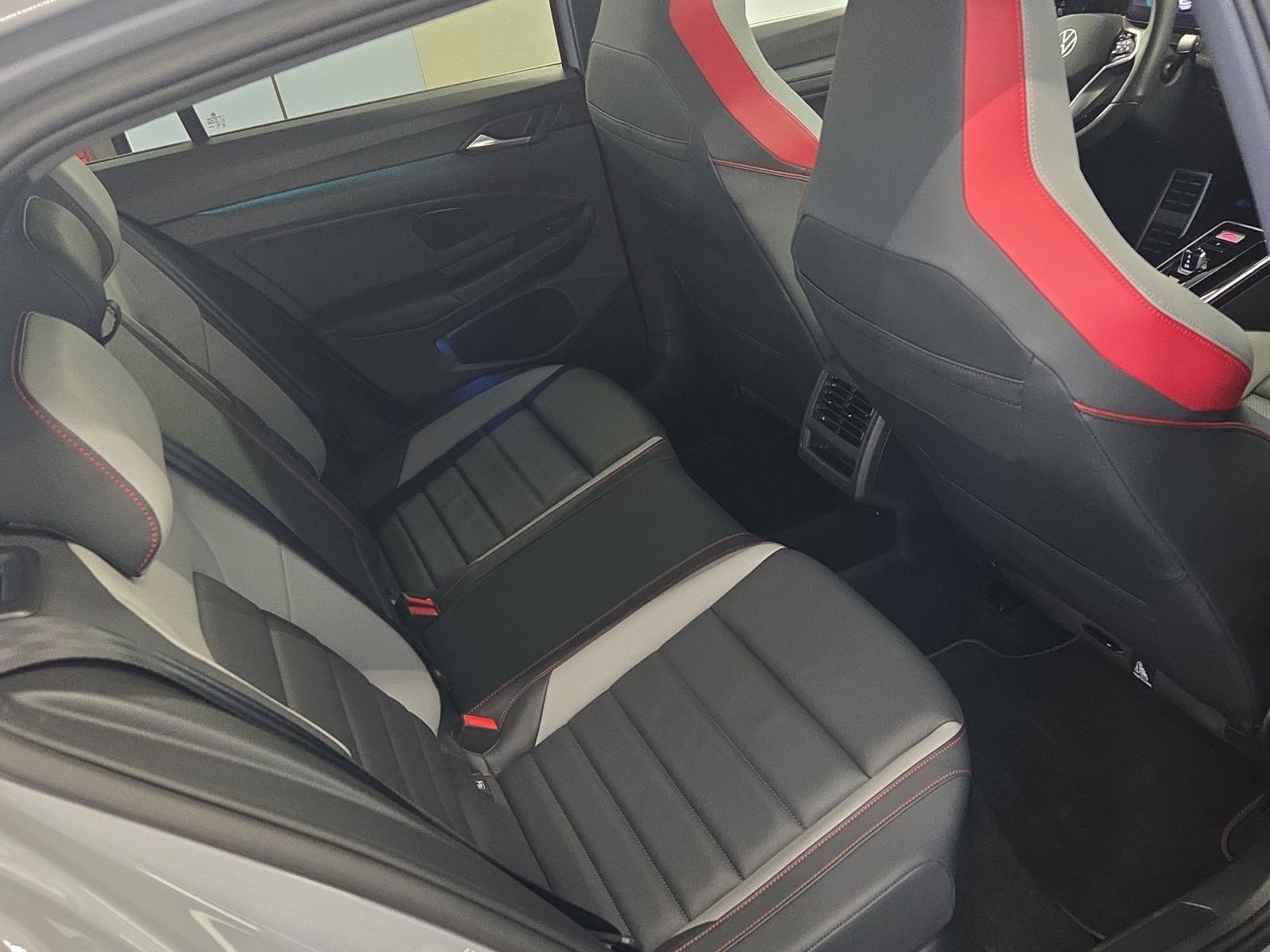 Volkswagen Golf GTI VIII 2.0 TSI Clubsport Black Style DSG foto 19