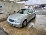 Mercedes-Benz Mercedes C 180 83000 KM - Mercedes-Benz C 180 mit Benzin-Antrieb: Limousine, 1.8