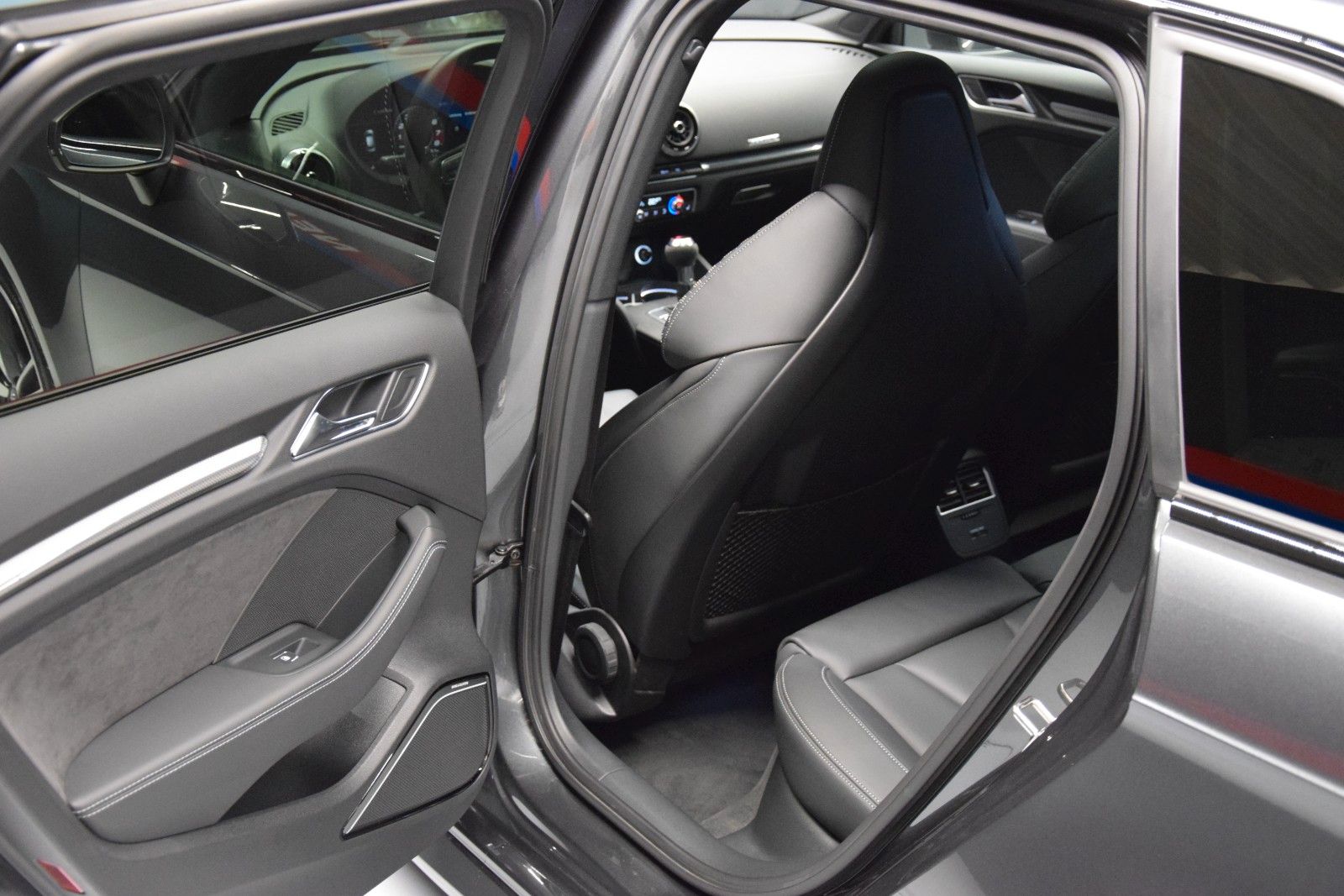 Fahrzeugabbildung Audi RS3 Sportback 2.5 TF quattro Pano B&O Schale ACC