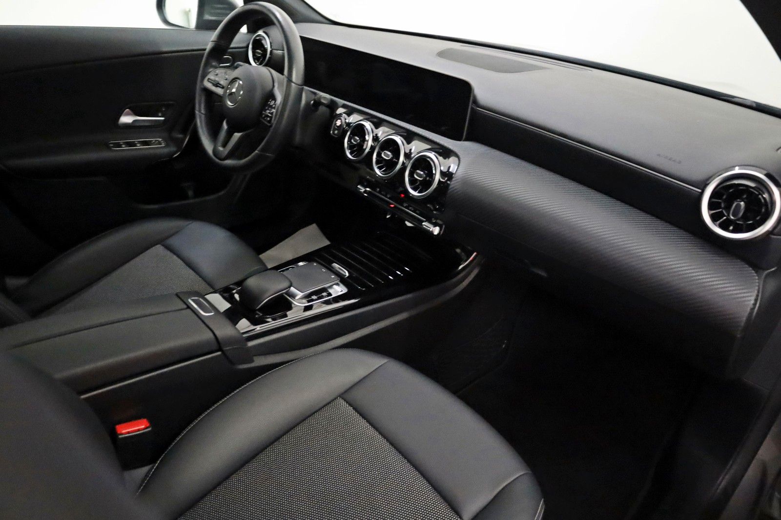 Fahrzeugabbildung Mercedes-Benz CLA 200 d SB, T.Leder,Navi,LED,SH,Kamera,Panoram