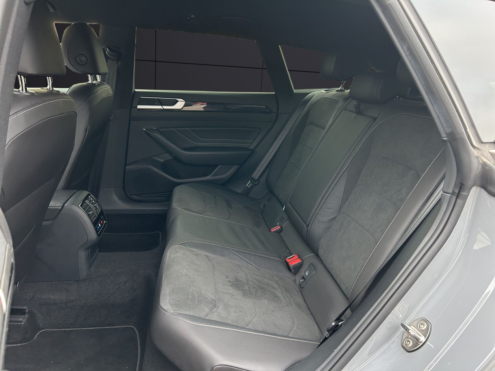 Fahrzeugabbildung Volkswagen Arteon SB R-Line TDI DSG LED ACC SHZ PDC Navi Kl