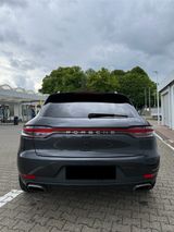Porsche Macan - vulkangraumetallic - Porsche aus 2020
