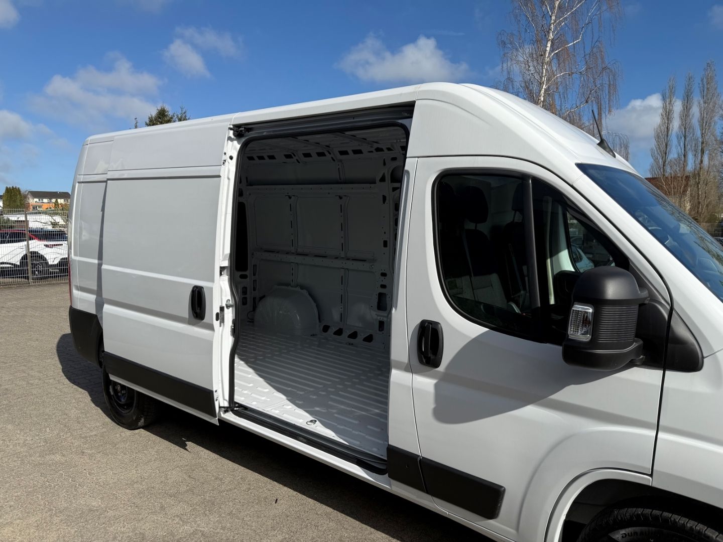 Fahrzeugabbildung Opel Movano Kasten H2 35 L3H2 BlueHDI 140
