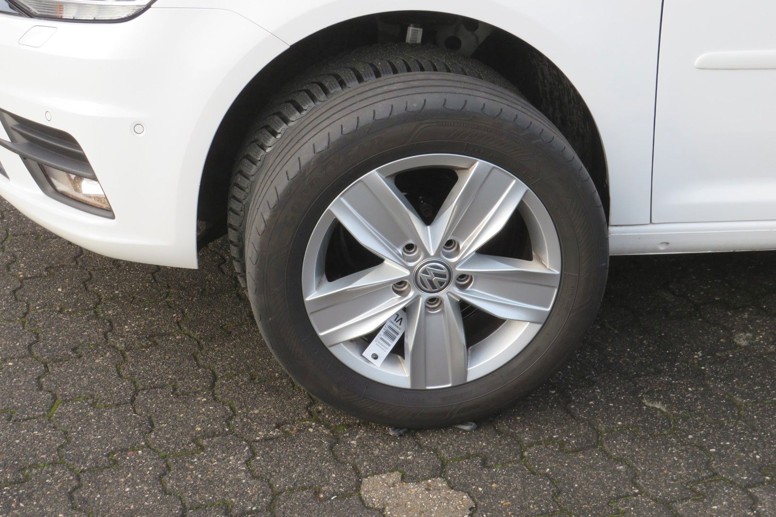 Fahrzeugabbildung Volkswagen Caddy MAXI 2.0-TDI COMFORT AHK NAVI STANDH. 1HD