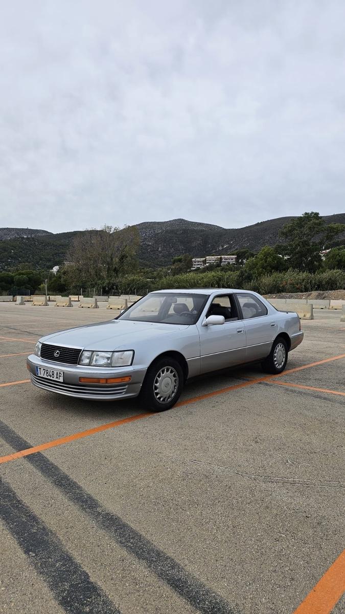 Lexus LS 400