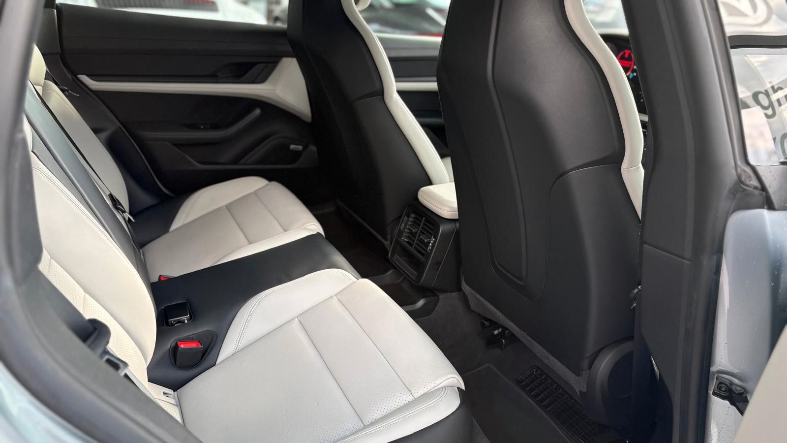 Fahrzeugabbildung Porsche Taycan Cross Turismo 4/Innodrive/HUD/Top!
