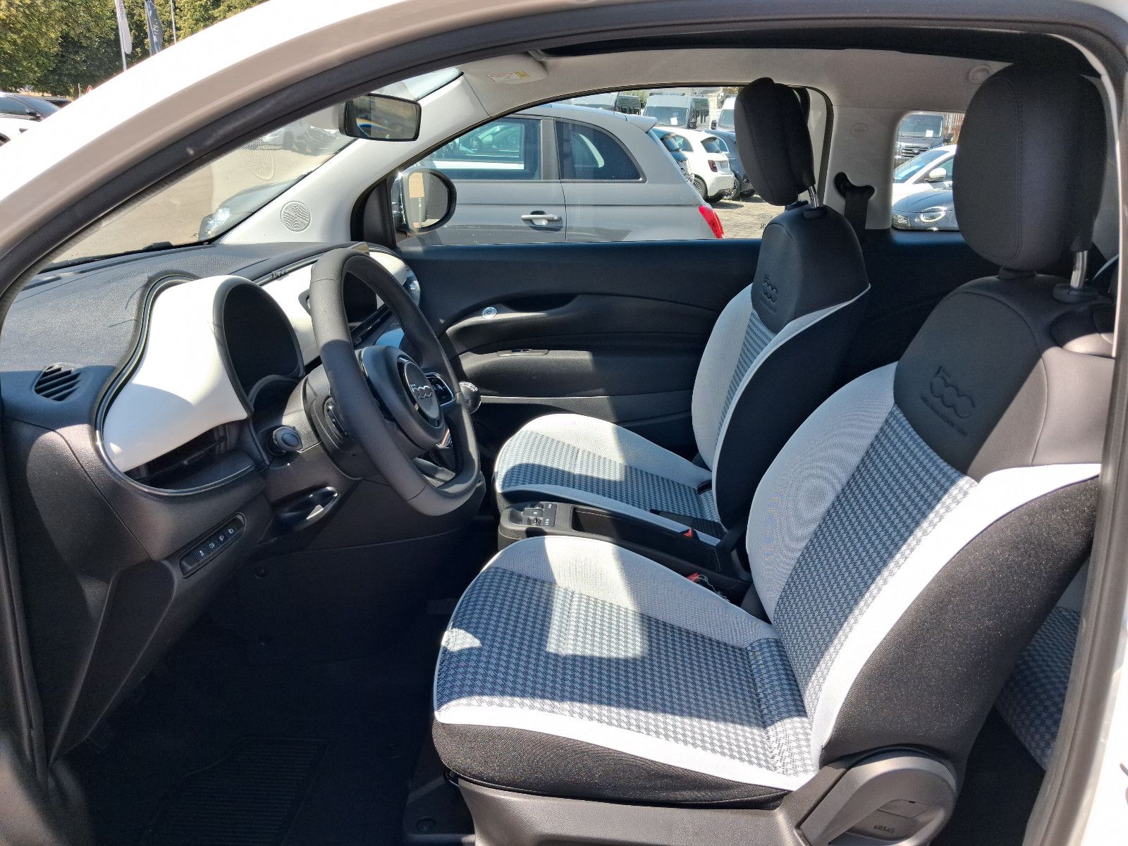 Fahrzeugabbildung Fiat 500C Dolcevita Cabrio Hybrid