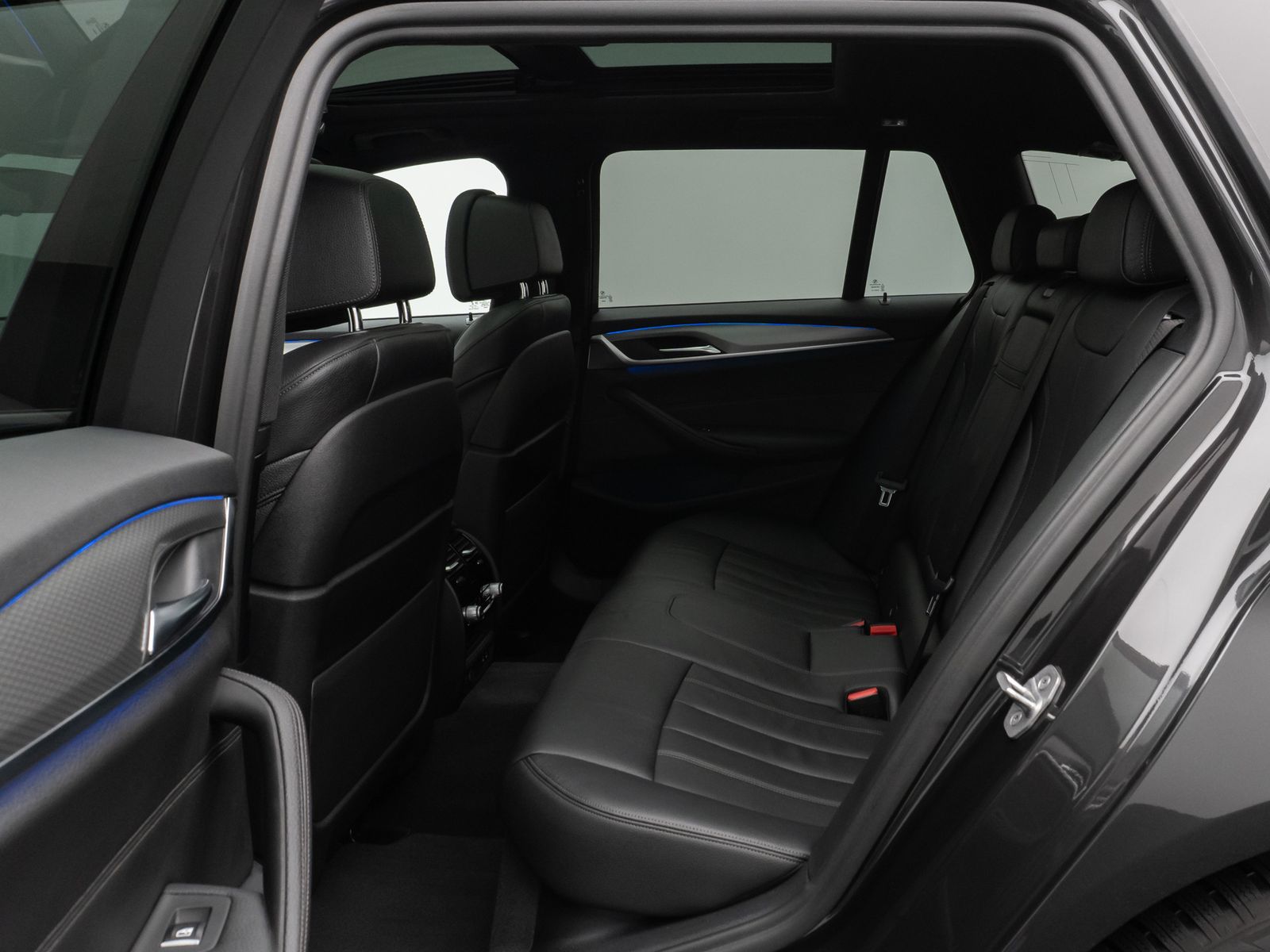 Fahrzeugabbildung BMW 520d M Sport Panorama 360° HUD HiFi AHK Komfort