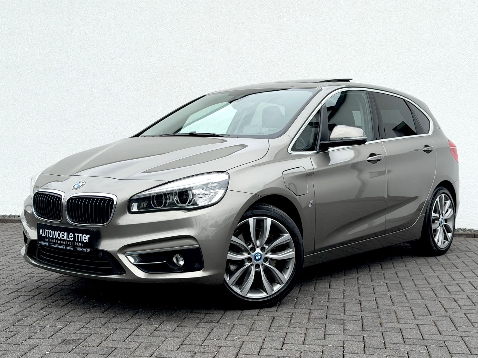 BMW Active Tourer 225 xe Luxury Line /LED/PANO/HUD/