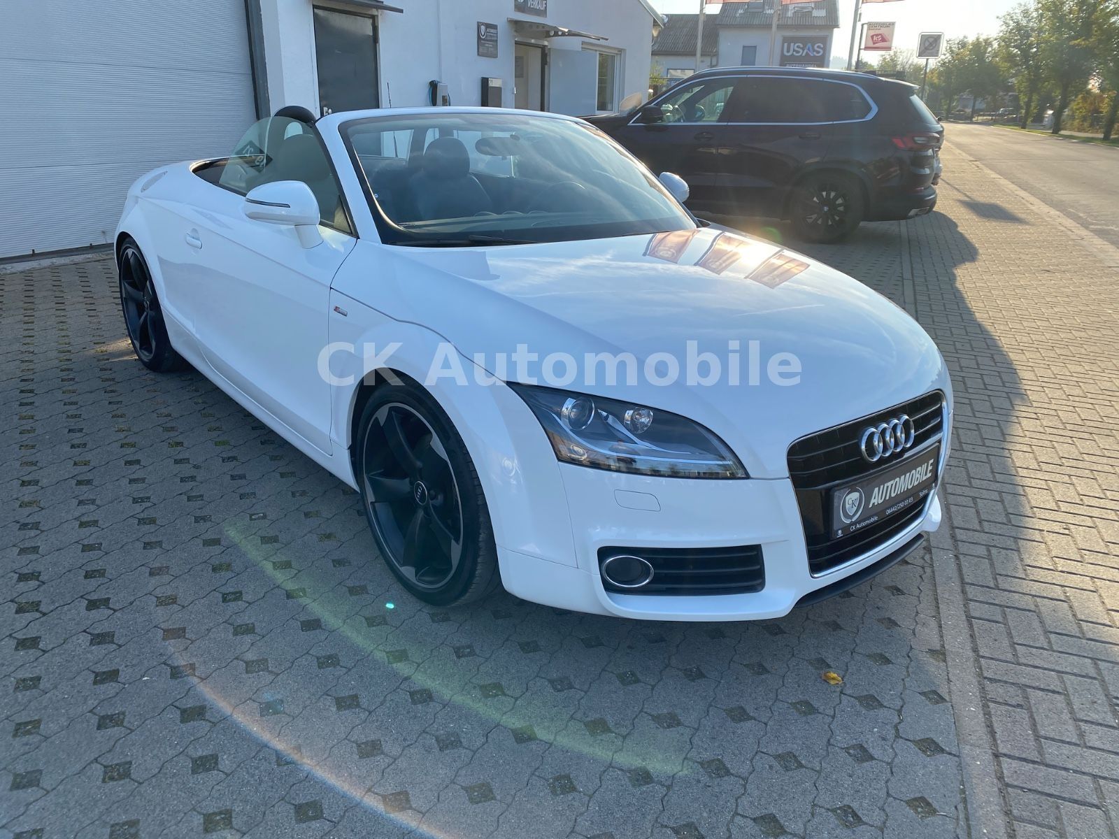 Fahrzeugabbildung Audi TT 1.8 TFSI Roadster S-Line/Navi/Bi-Xenon/PDC