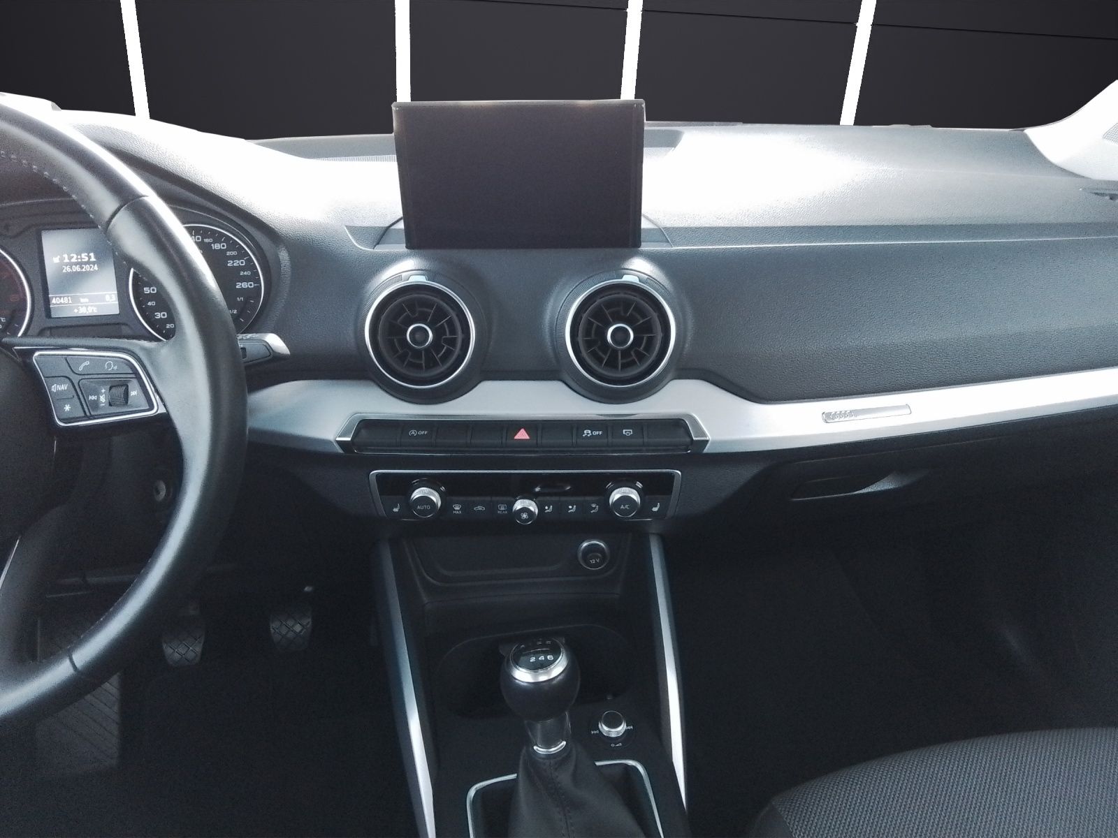 Fahrzeugabbildung Audi Q2 30 TFSI sport LED NAVI SOUND PDC SHZ LM