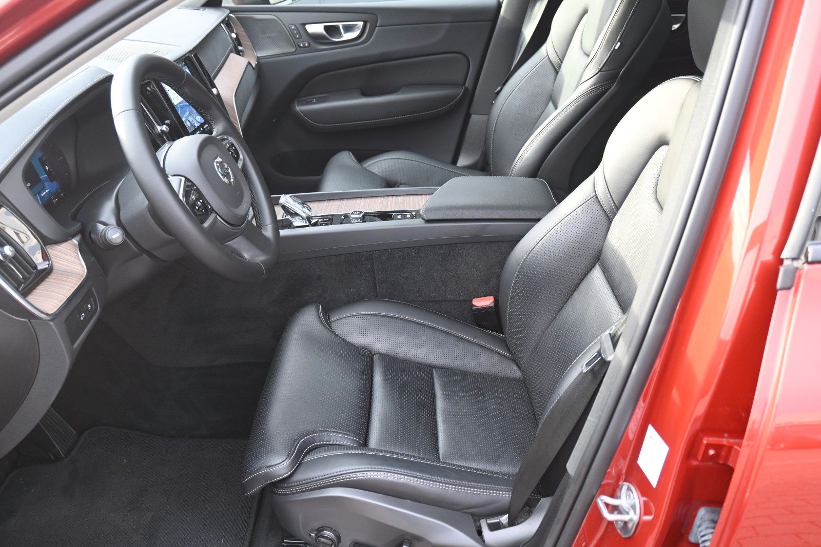 Fahrzeugabbildung Volvo XC60 T8 Ultimate Dark AWD*AHK*HUD*Pano*Massage*