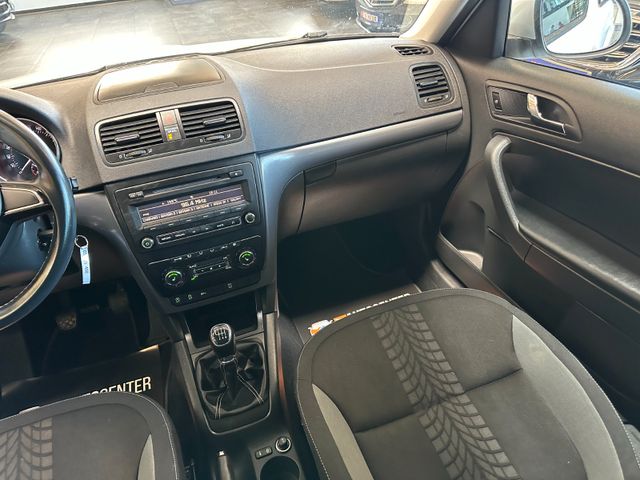 Skoda Yeti Adventure *TÜV*Xenon*Scheckheftgepfl.*Navi*
