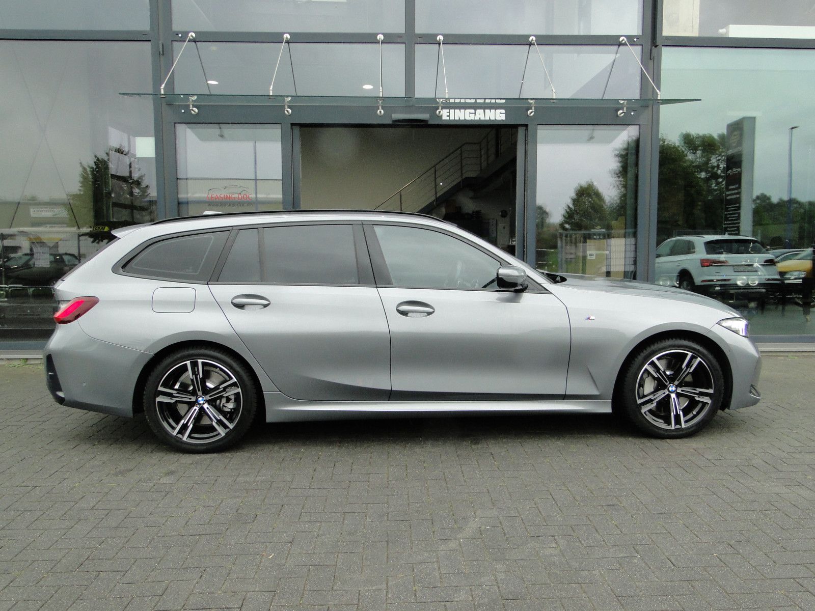 BMW 330i Touring xDrive M Sport foto 11