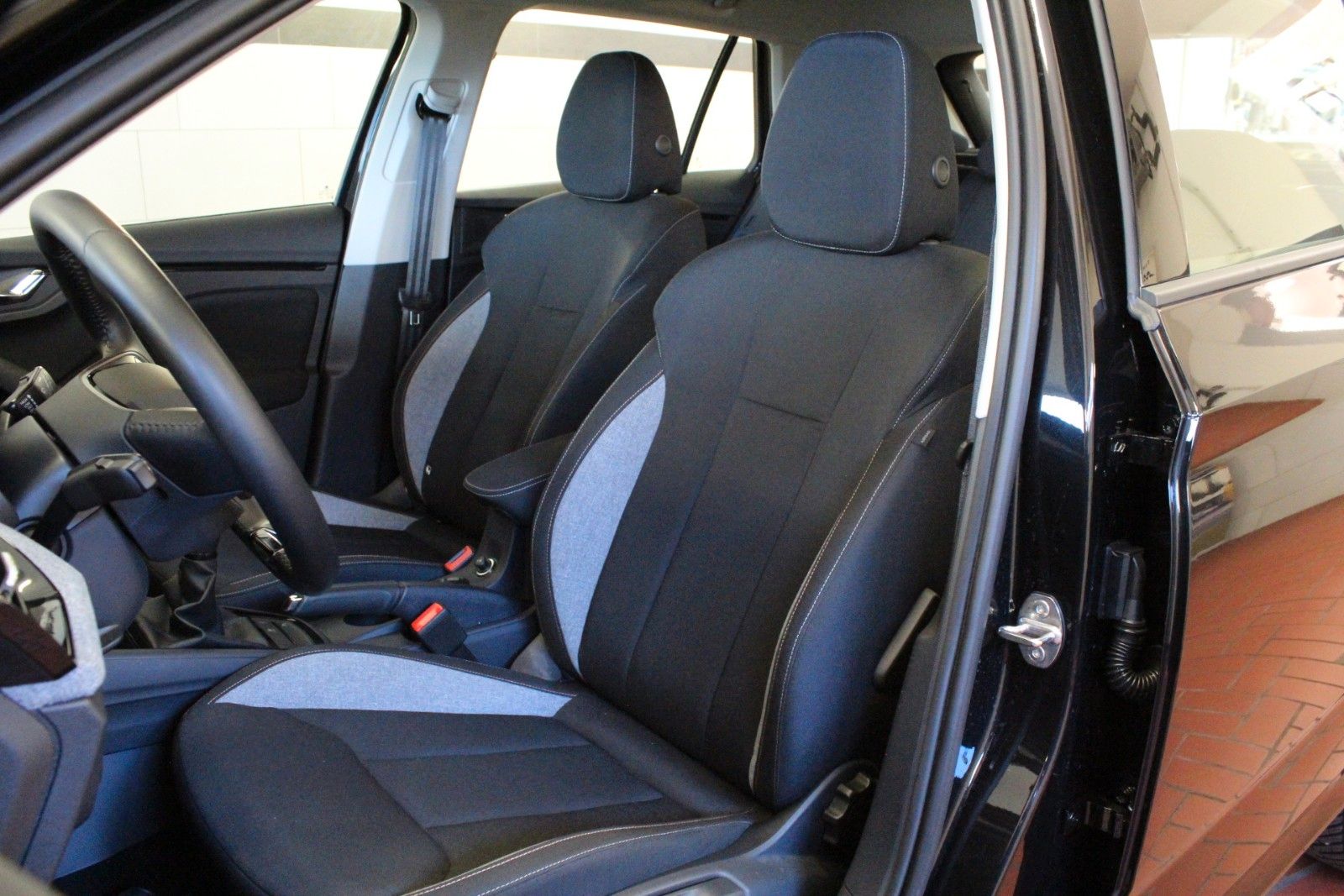 Fahrzeugabbildung SKODA Kamiq 1.0 TSI 85kW Selection *AHK schwenkbar*