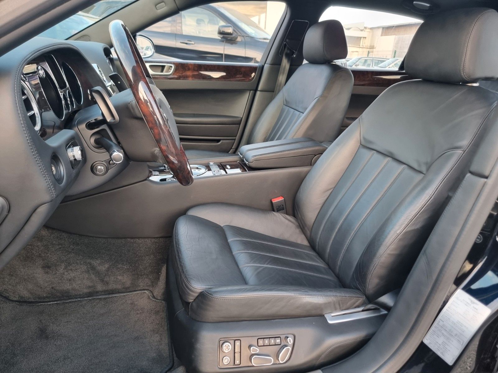 Fahrzeugabbildung Bentley Continental Flying Spur/Ausnahmezustand/Orig. km