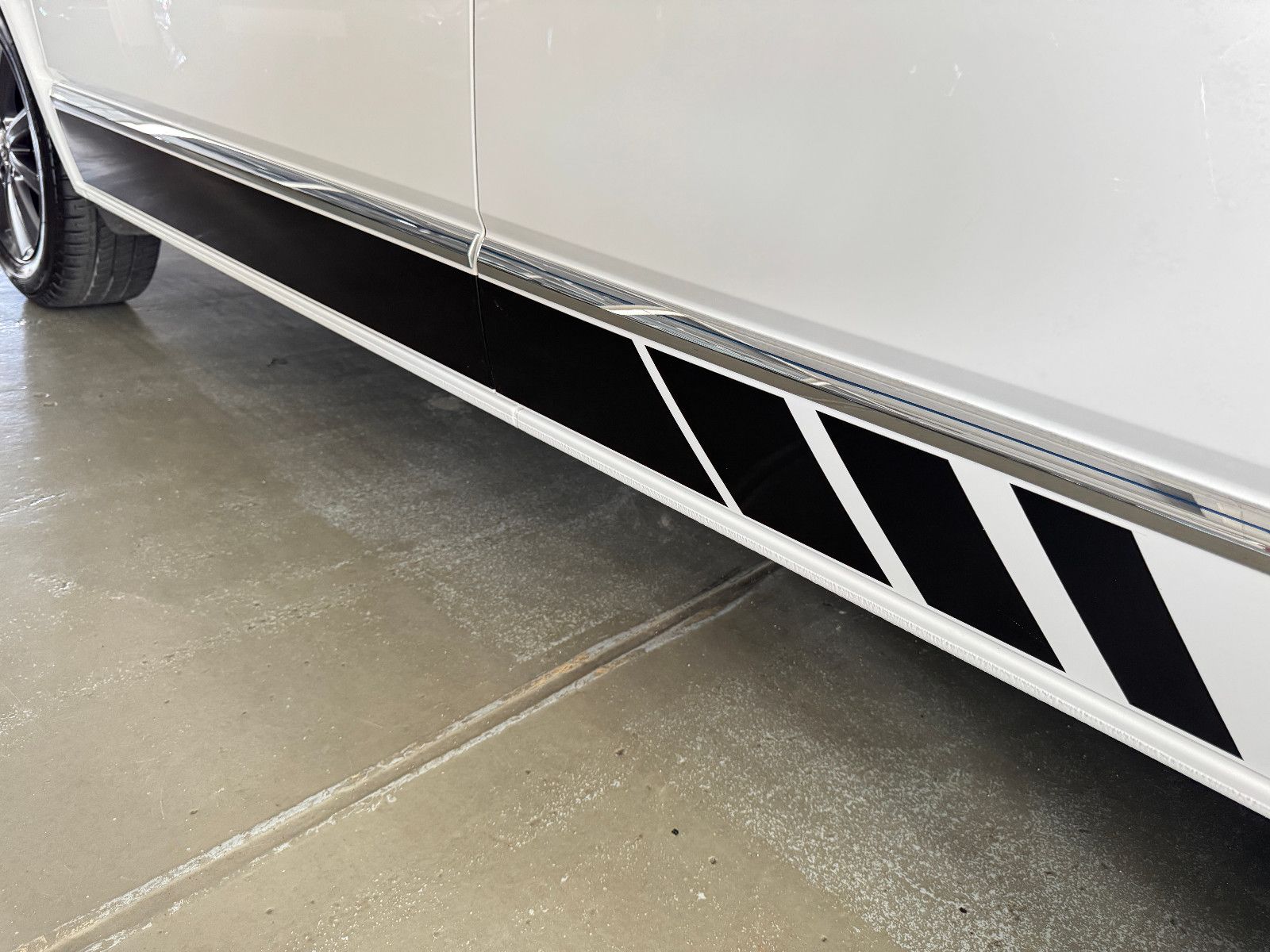 Fahrzeugabbildung Volkswagen T6.1 4M DSG IQ.DRIVE INDIVIDUAL EDITION 6-SITZER
