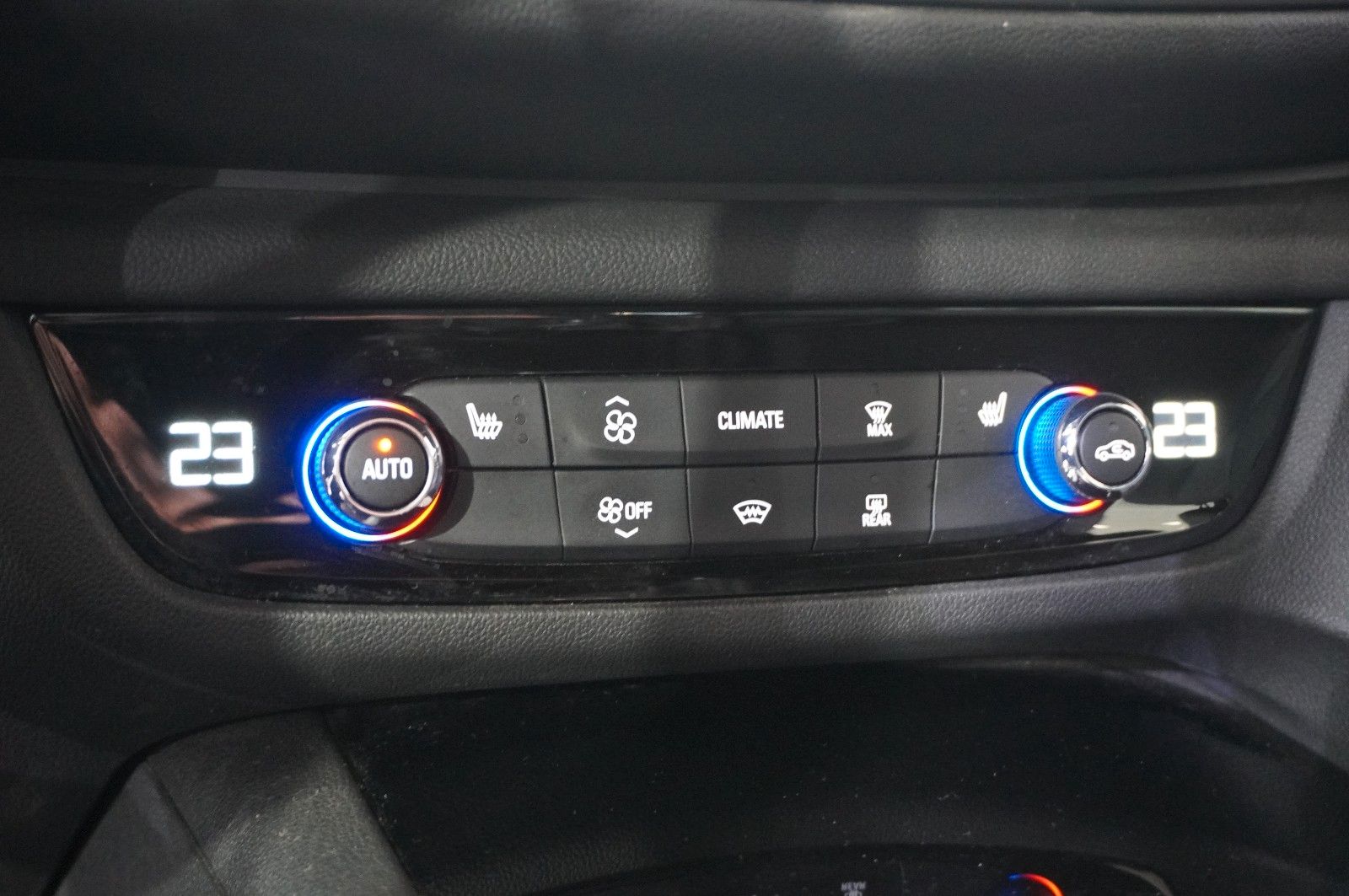 Fahrzeugabbildung Opel Insignia B ST 2.0D ELEGANCE NAVI/HUD/KAMERA/AHK