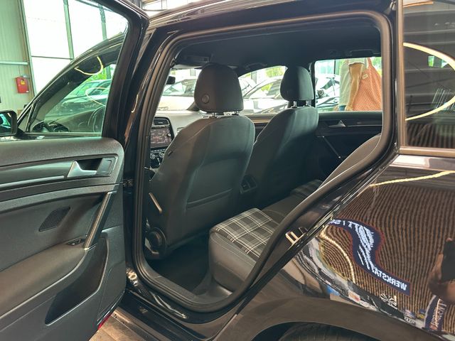 MYAUTOCENTER – Gebraucht- und Jahreswagen mit Werkstattservice in Pfaffenhofen Volkswagen Golf *ACC*PDC*NAVI*2-Zonen*LED*SPORT*