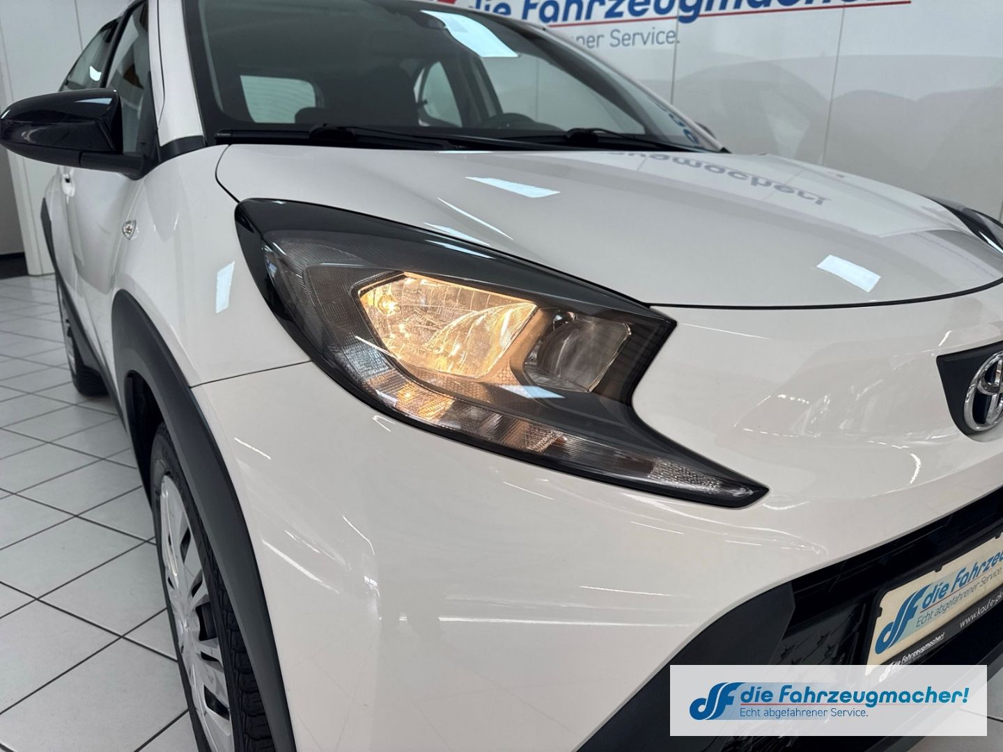 Fahrzeugabbildung Toyota Aygo X Play Apple CarPlay Android Auto Mehrzonen