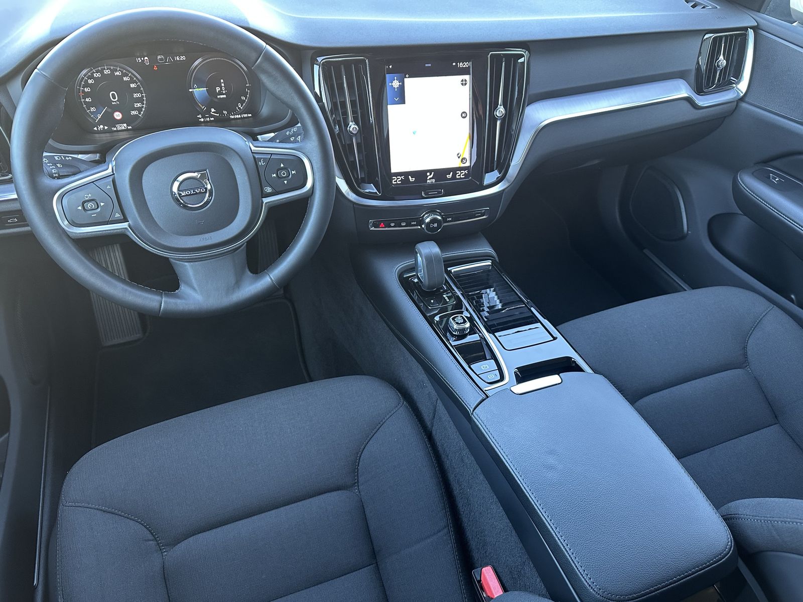 Fahrzeugabbildung Volvo V60 Inscription Plug-In Hybrid AWD NAV+LED+KAM