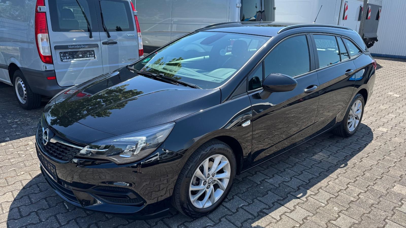 Opel Astra 1.2L Sports Tourer Edition