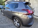 Peugeot 2008 Allure PanoramaDach Kamera Navi Xenon - Peugeot in München