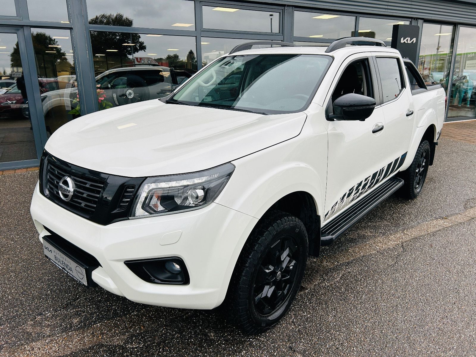 Nissan Navara NP300 N-Guard Double Cab 4x4 AHK NAVI imagem 2