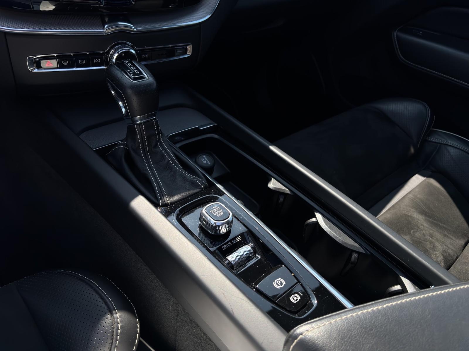 Volvo XC 60 T5 AWD R-Design