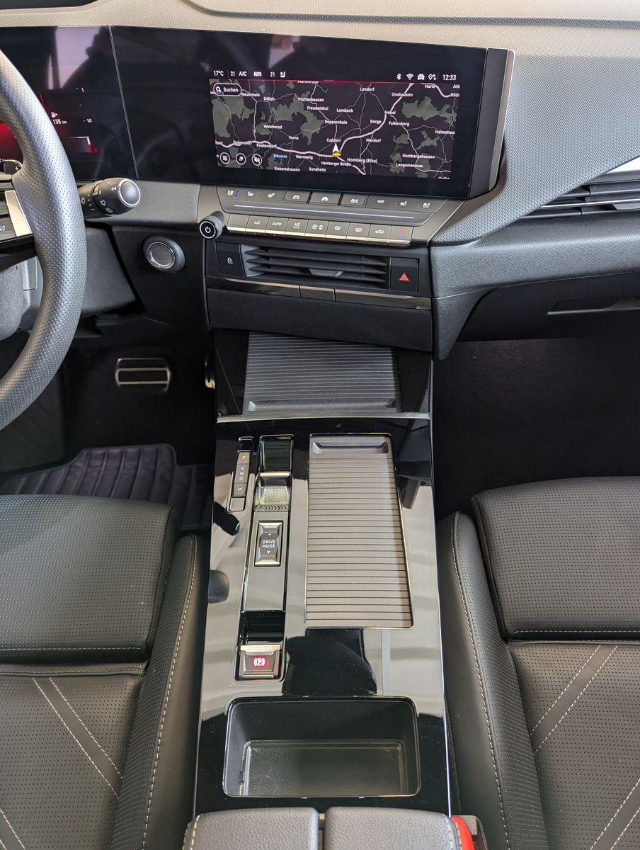 OPEL Astra 1.2 Ultimate Leder-Nappa Sitzlüft AHK Pano - Image 21