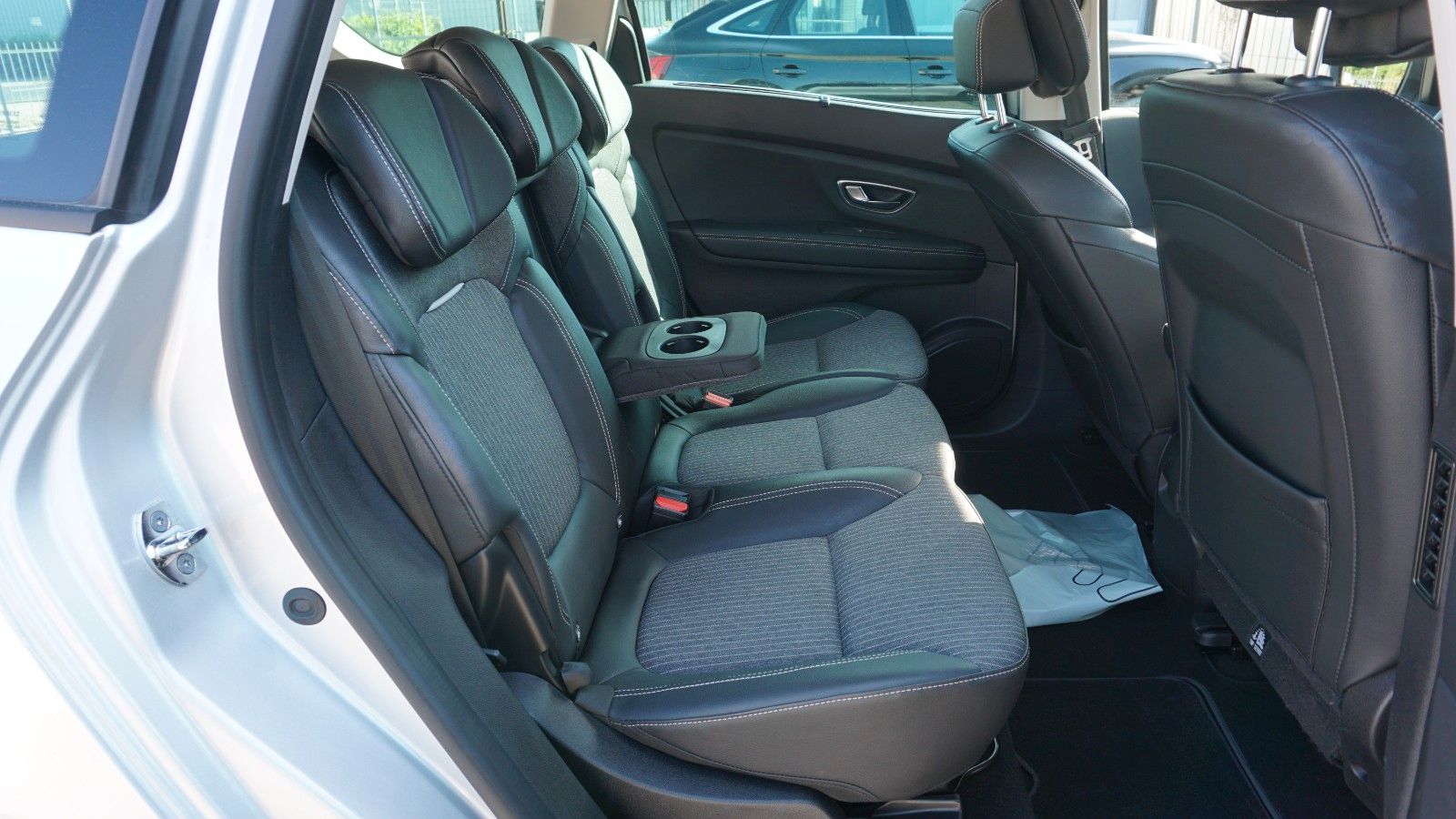 Fahrzeugabbildung Renault Renault Scenic IV Grand Techno, Kamera, LED