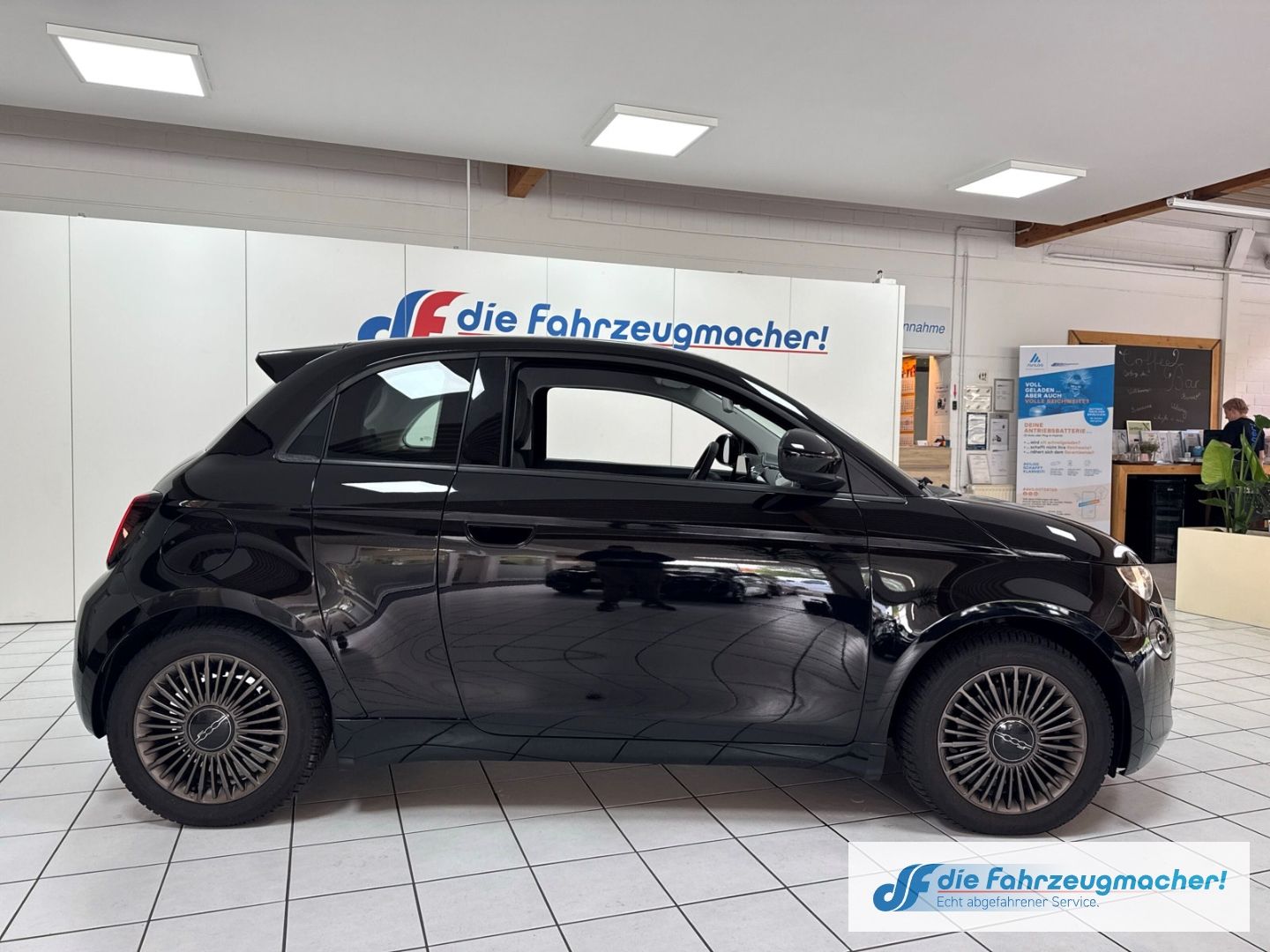 Fahrzeugabbildung Fiat 500 e 3+1 Icon Navi Digitales Cockpit Memory Sit
