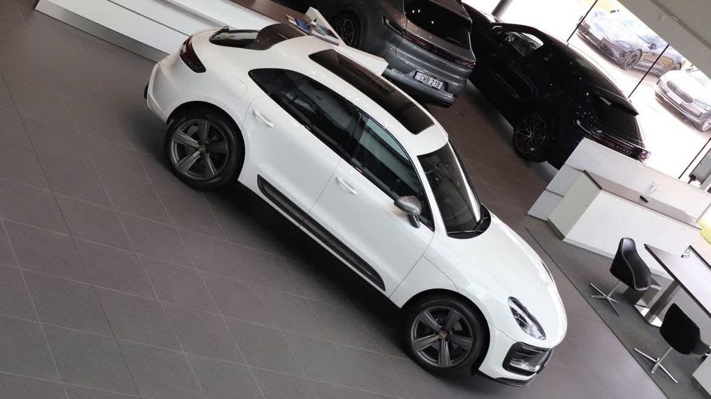 PORSCHE Macan 2023