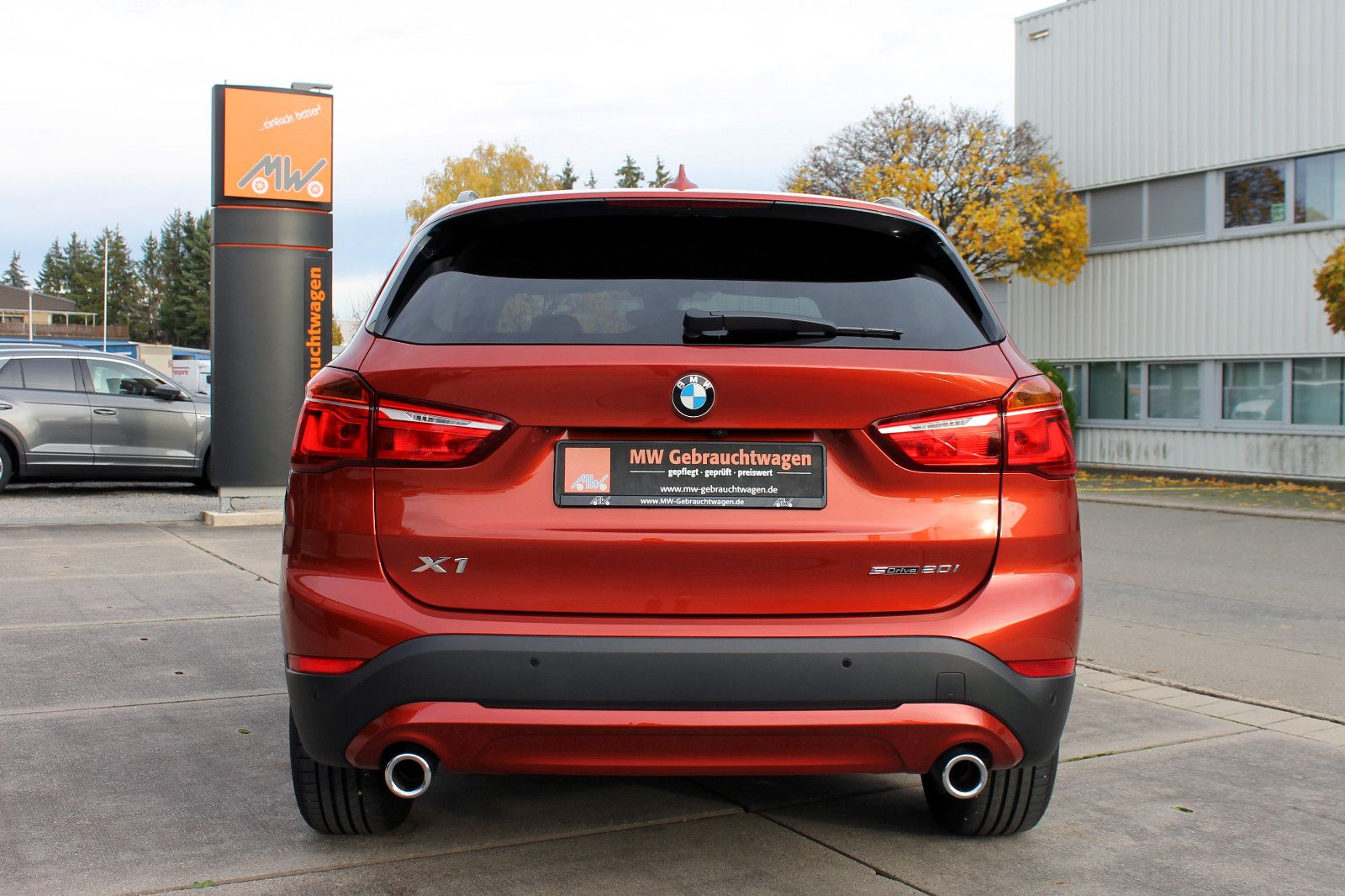 Fahrzeugabbildung BMW X1 sDrive 20i Steptr. Advantage KAM PDC SHZ TEMP