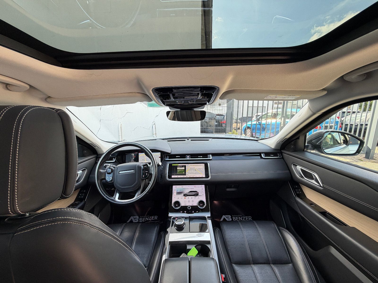 Fahrzeugabbildung Land Rover Range Rover Velar SE/PANO/KAMERA/MERIDIAN/MASSAG