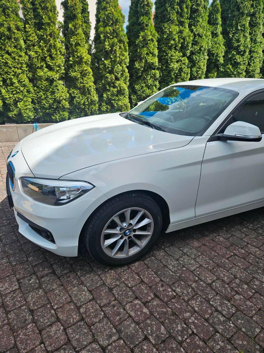 BMW Gepflegter, weißer BMW 116i - 5 Türer