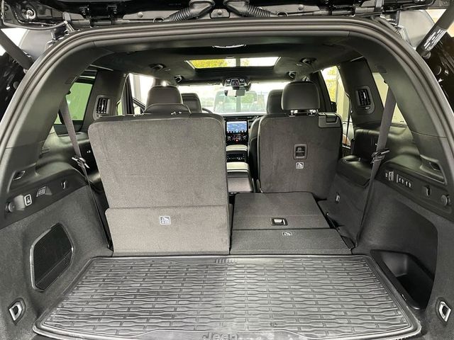 Fahrzeugabbildung Jeep GRAND CHEROKEE -L- SUMMIT-RESERVE 5.7L-V8 SOFORT