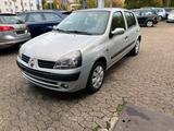 Renault Clio 1.2 Authentique 4 Türig-Servo-ABS-Airbags - Renault Clio aus 2002: 1.2