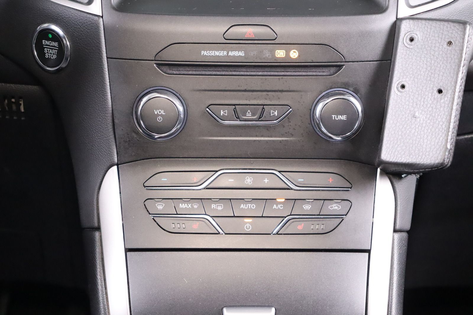 Fahrzeugabbildung Ford S-MAX * Navi * Bi-Xenon * PDC