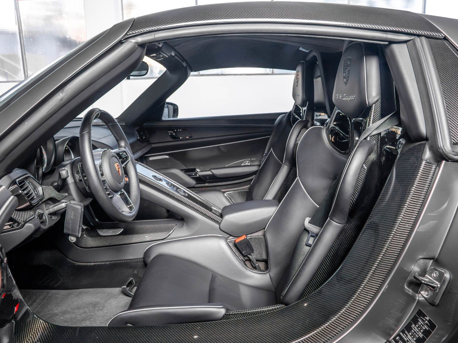 Porsche 918 Spyder LIQUID  METAL SILBER 1. Hand 13