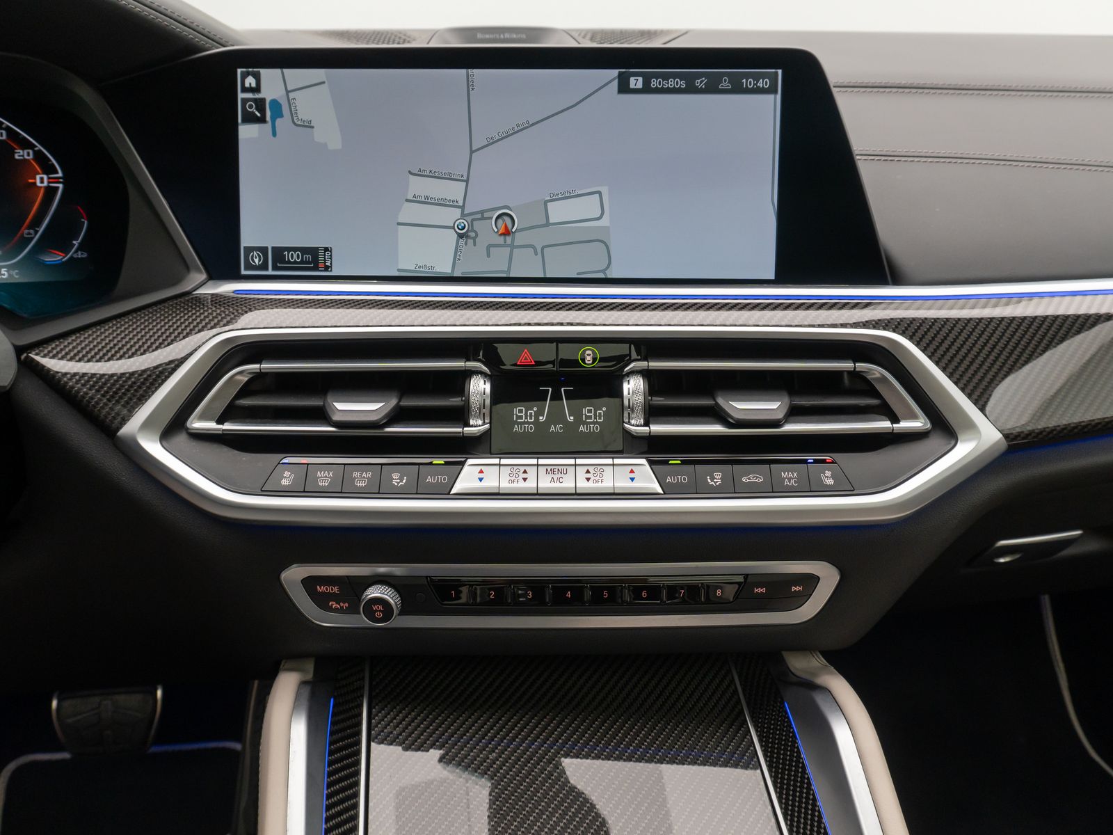 Fahrzeugabbildung BMW X6 M50i Panorama Laser 360°HUD B&W SoftCL 22Zoll