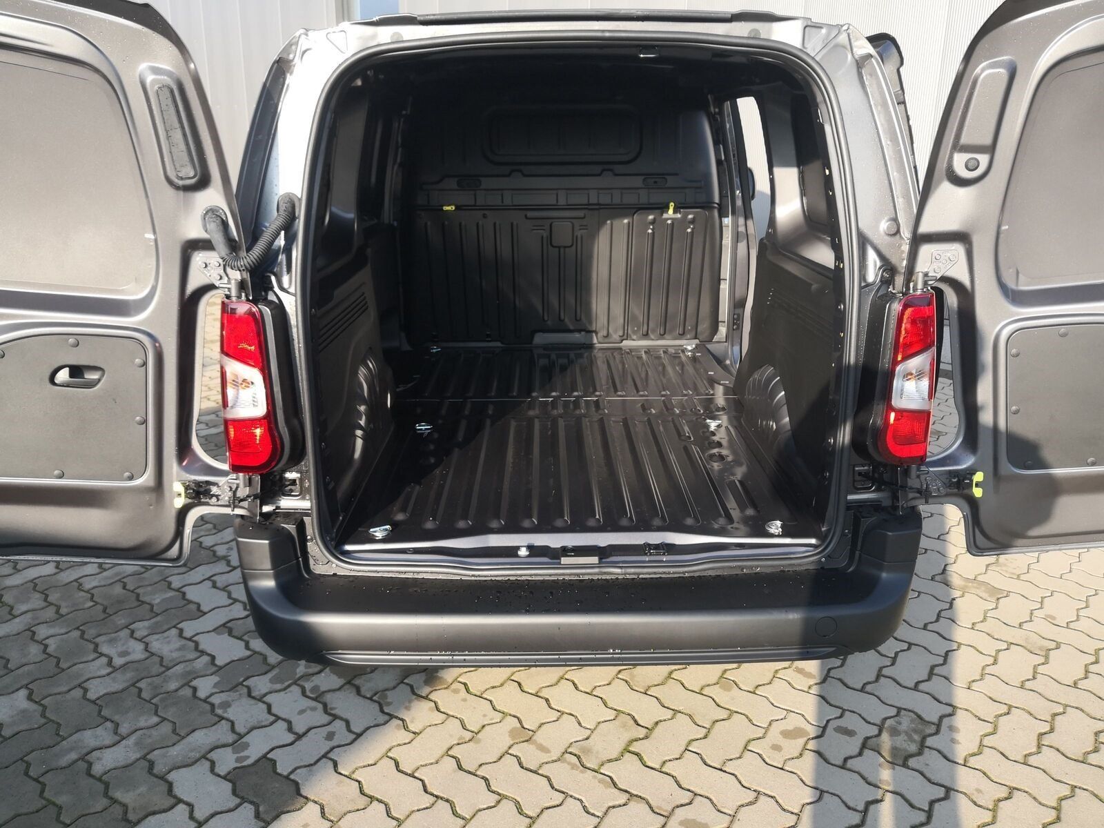 Fahrzeugabbildung Fiat E-Doblo Cargo KaWa L2 100KW 50KWh