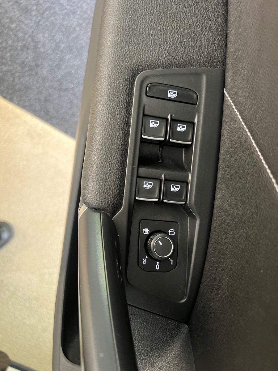 Fahrzeugabbildung Volkswagen Tiguan Highline 4Motion R line *HEAD-UP*MEMORY*