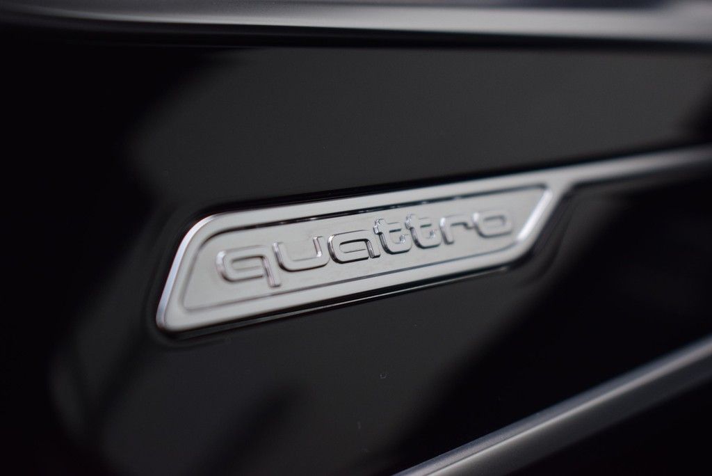 Audi A6 Avant 55 TFSI e qu S-tr. S-line Matrix Pano foto 24