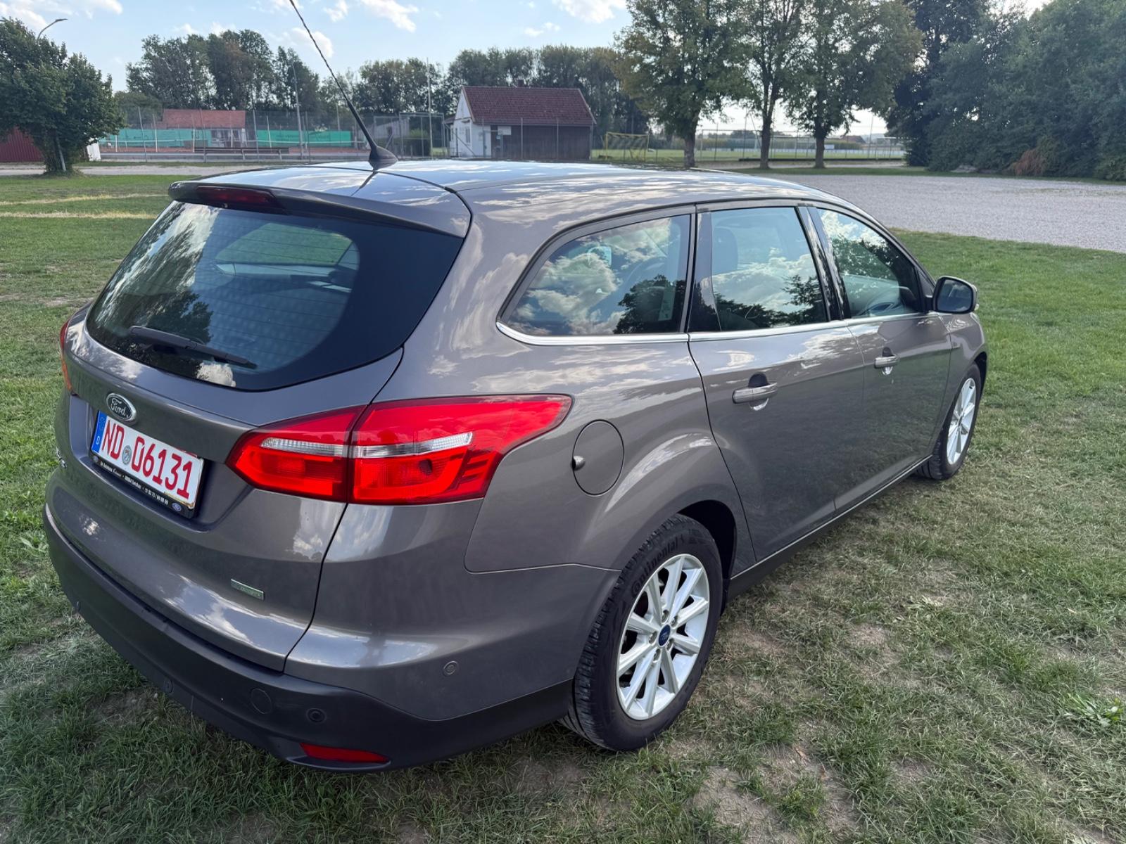 Ford Focus Turnier Titanium TÜV 06/27*Fährt Schön