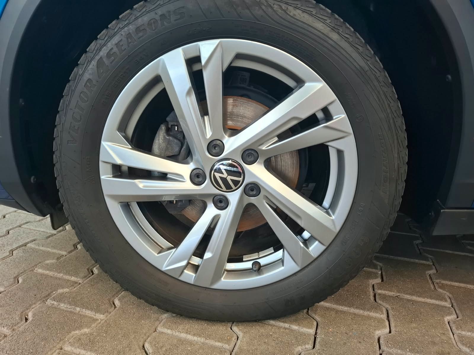 Fahrzeugabbildung Volkswagen T-Roc Cabrio R-Line 1.5TSI DSG +ACC+LED+IQ.Drive