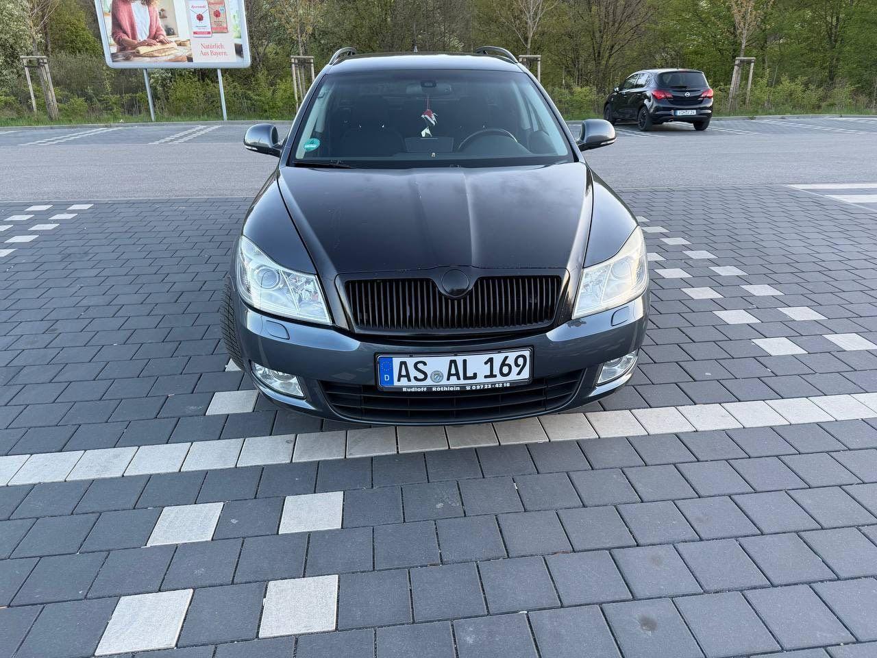Skoda Octavia 2009 — interior